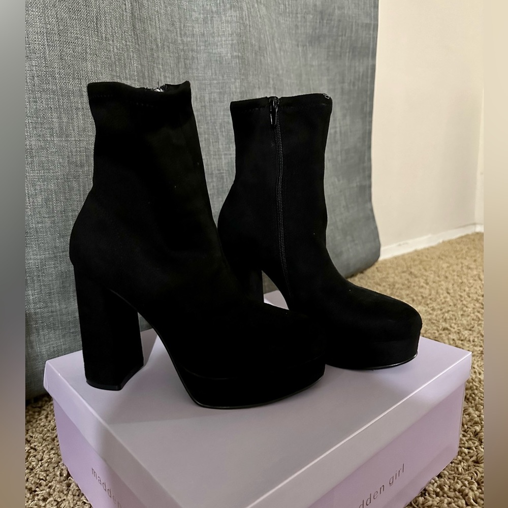 ♦️SOLD♦️ Black suede boots